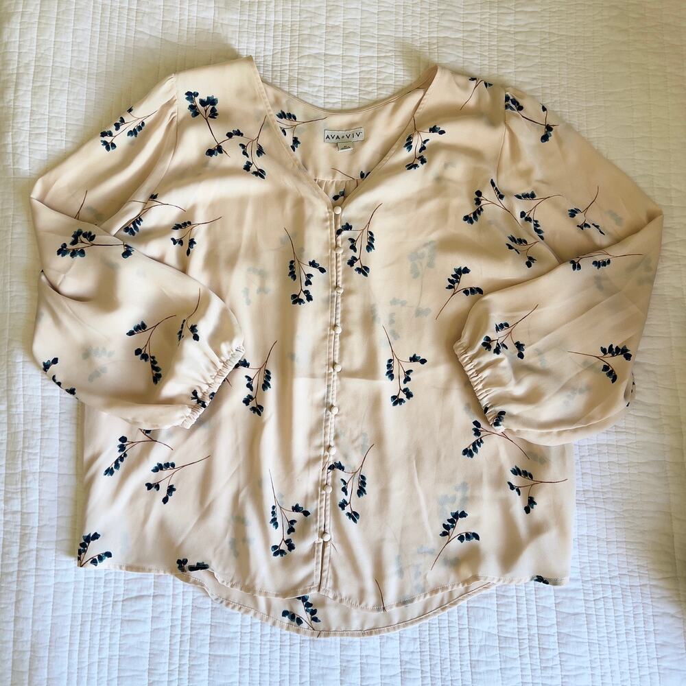 Ava & Viv Cream and Blue Floral Blouse Size 2X Chiffon Plus Size Button Up